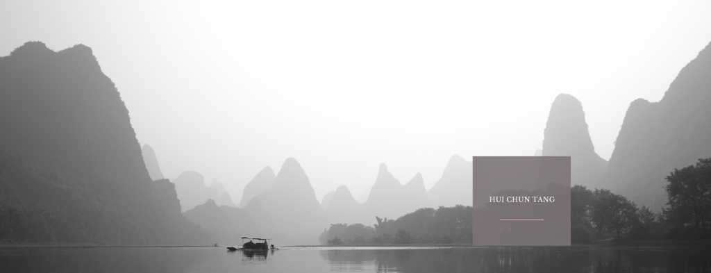 afbeeldChinese landschap met bergen, een meer en een vissersbootje